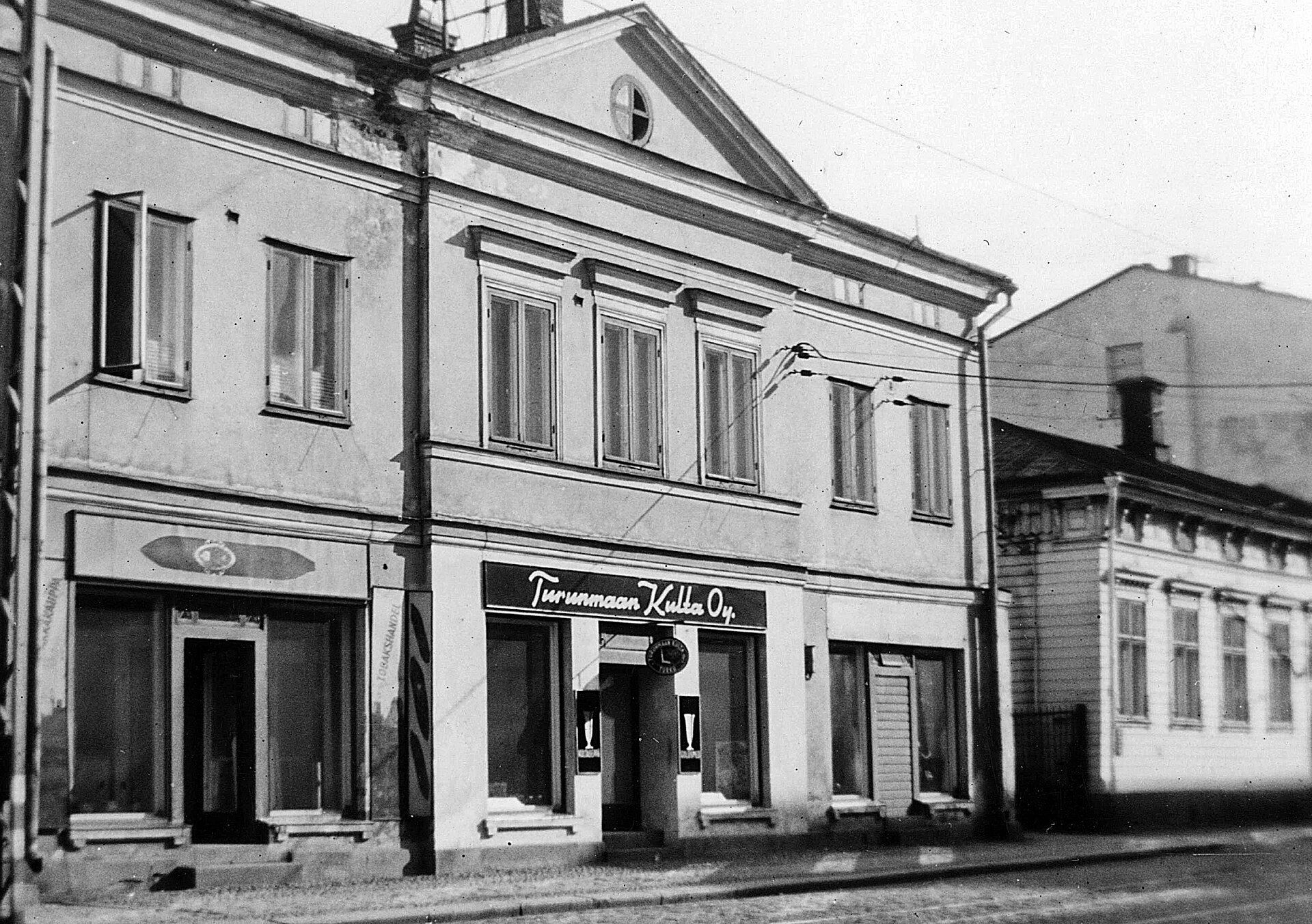 Turunmaan Kulta Oy:n liikkeen julkisivu ja kyltti Hämeenkadulla Turussa vuonna 1946
